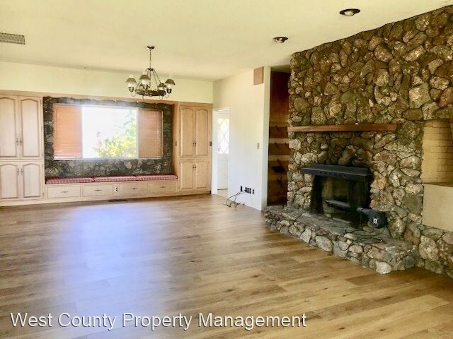 Building Photo - 5 br, 4.5 bath House - 3645 Roblar Rd