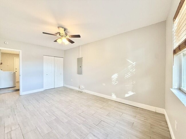 Building Photo - 6475 Cedarbrook Dr