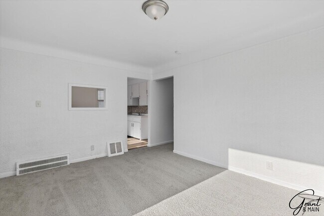 Building Photo - $1250 3 bed Bungalow