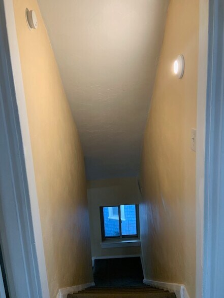 Building Photo - 5832 Phillips Ave