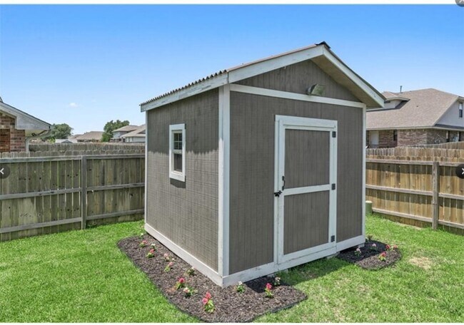 Building Photo - 915 Emerald Dove Ave