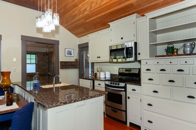 Building Photo - 1312 John Rissler Rd