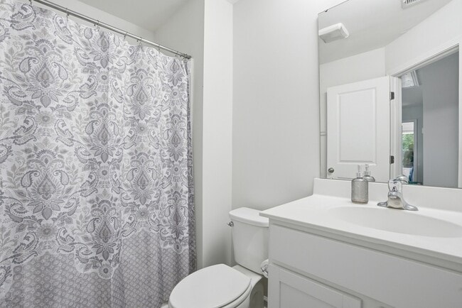 Building Photo - 17 Crown Ct