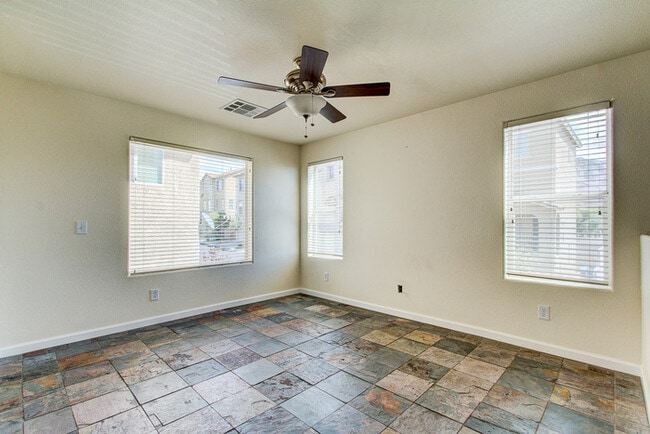 Building Photo - **$800 OFF MOVE IN BY 12/12/25**3-Story Home with Private Bathrooms and Strip View