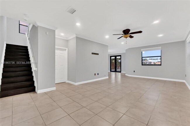 Building Photo - 3401 SE 5th St