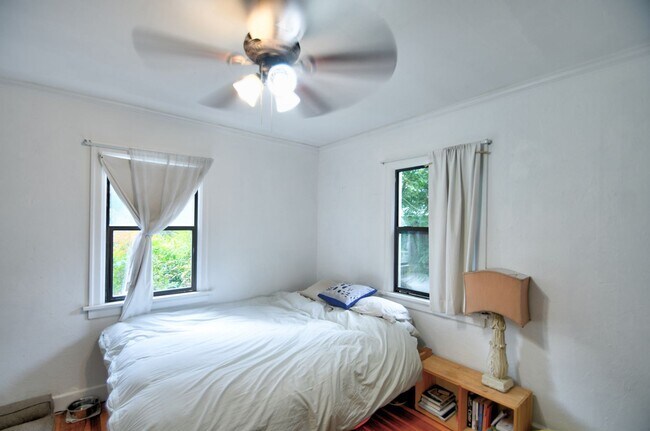 Building Photo - Charming 1-Bedroom Unit in Eastside Olympia