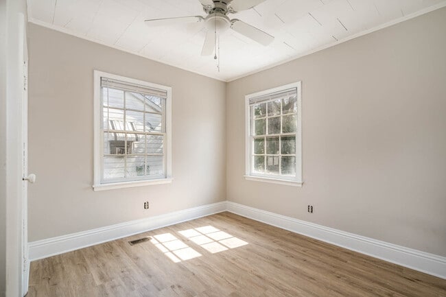 Building Photo - 617 W Garrison Blvd