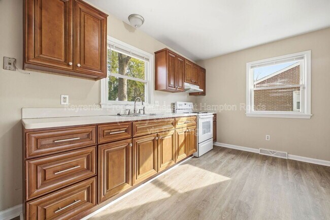 Building Photo - 211 Madrid Dr