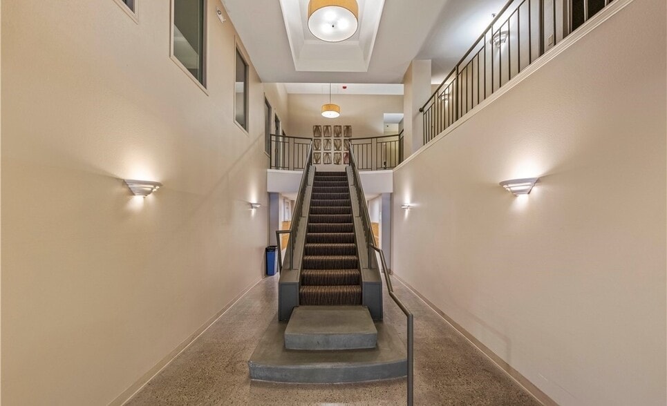 Building Photo - 3028 Western Ave