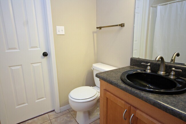 Building Photo - Northeast Pensacola 2BR Home Near I-10 & Pensacola Bay with Loft, Granite Kitchen, Attached Garag...
