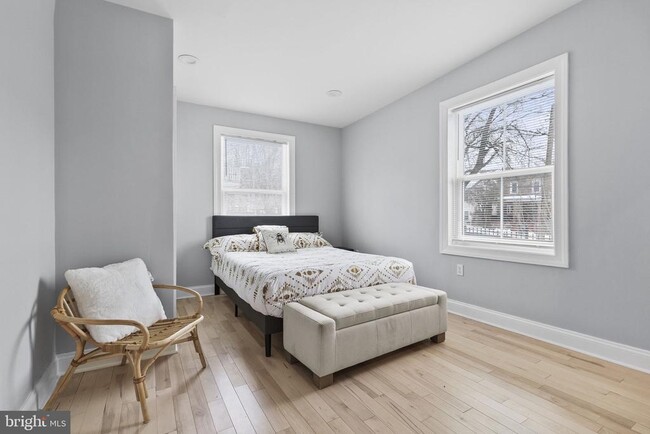 Building Photo - 4840 Hayes St NE