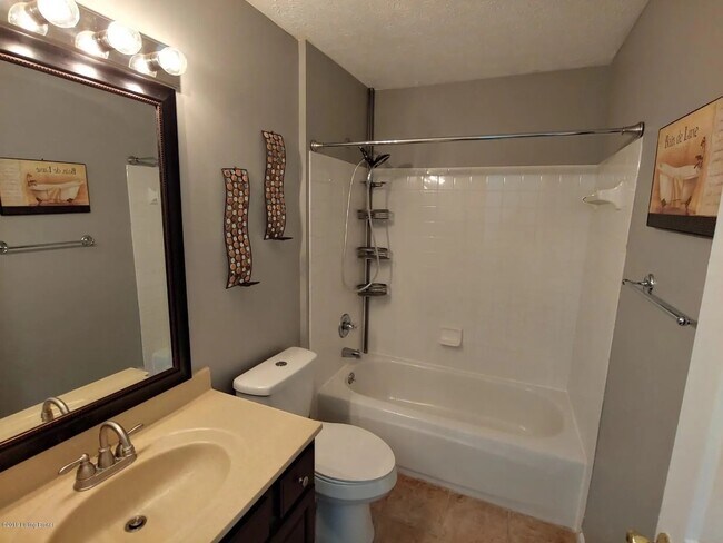 Building Photo - 10405 Trotters Pointe Dr