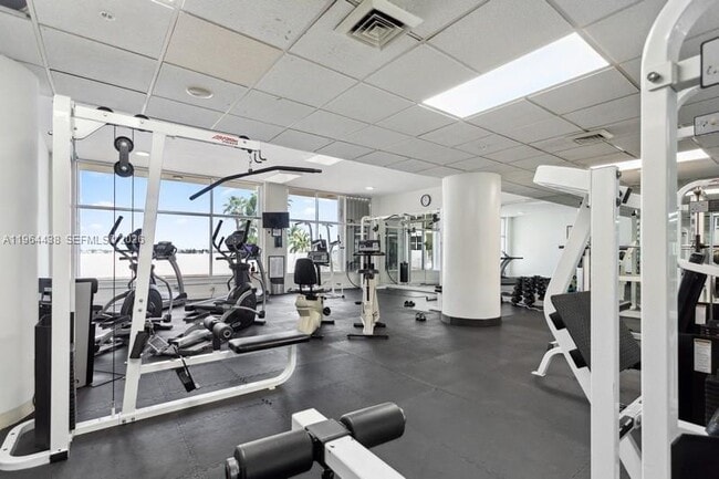 Building Photo - 10350 W Bay Harbor Dr