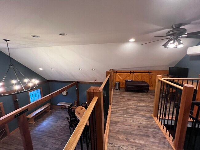 Building Photo - 34 Mirror Lake Dr