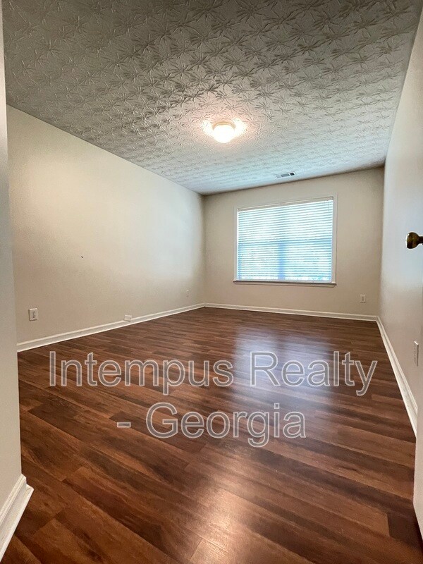 Building Photo - 2054 Pierce Way