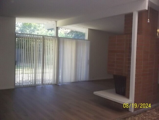 Building Photo - Charming home in Sacramento