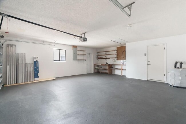 Building Photo - 5008 S Shore Dr
