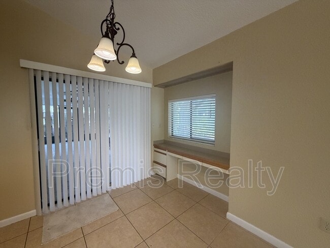 Building Photo - 20 Ridgecroft Ln