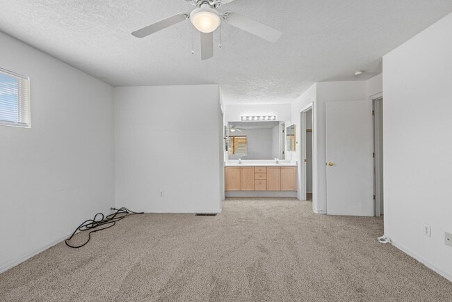 Building Photo - 8928 Jasper Dr NE