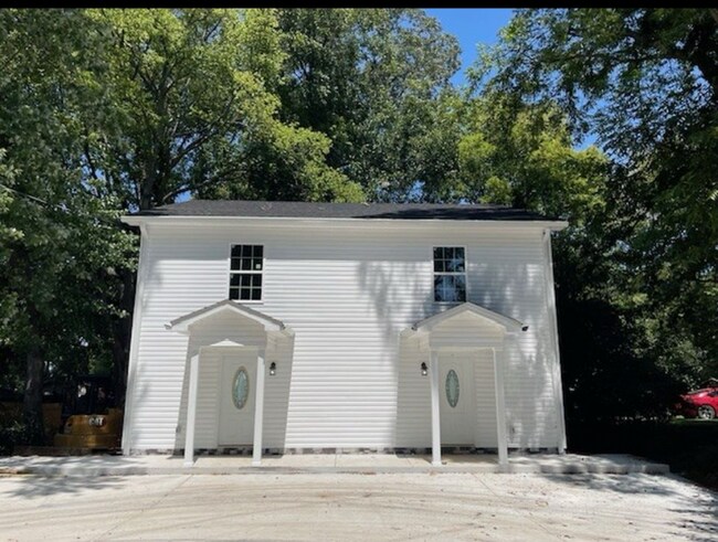 Building Photo - 300 8th Ave SW