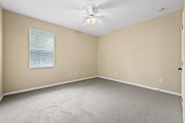 Building Photo - 27211 Fern Glade Ct
