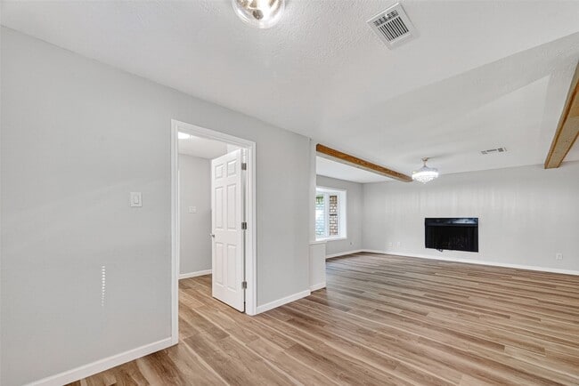 Building Photo - 25503 Foxbriar Ln