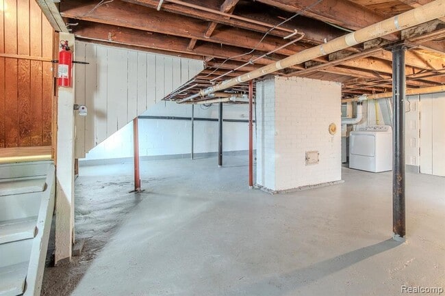 Building Photo - 613 E Lincoln Ave