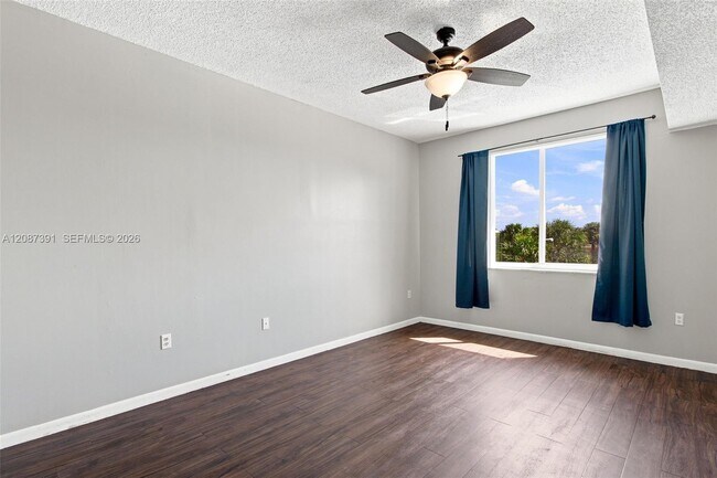 Building Photo - 6976 SW 39th St