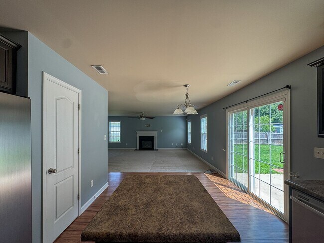 Building Photo - Beautifully Maintained 3 Bed 2.5 Bath West Gate Home