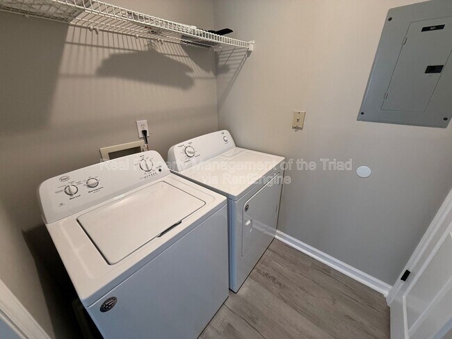 Building Photo - 521 Mill Pond Dr