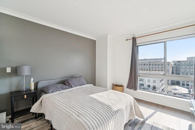 Building Photo - 777 7th St NW