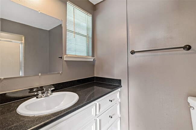 Building Photo - 11610 Hillcroft Ave