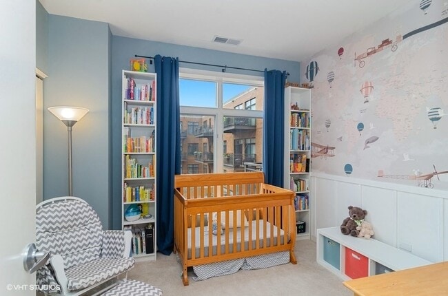 Building Photo - 600 W Drummond Pl