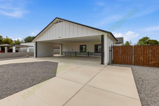 Building Photo - 511 E 8th Ave