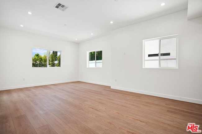 Building Photo - 7642 Orion Ave
