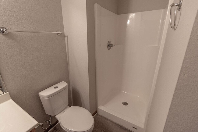 Building Photo - 2117 N Ballenger Ln