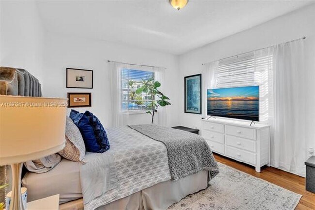 Building Photo - 836 W 40th St