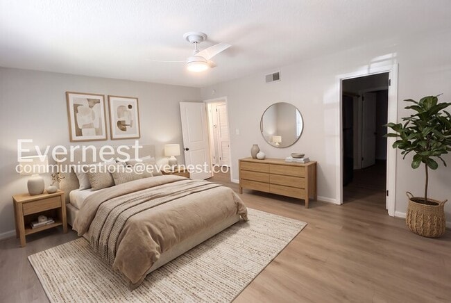 Building Photo - 2 Bed, 2 Bath Condo with Modern Amenities / Pet-Friendly / Available Now!