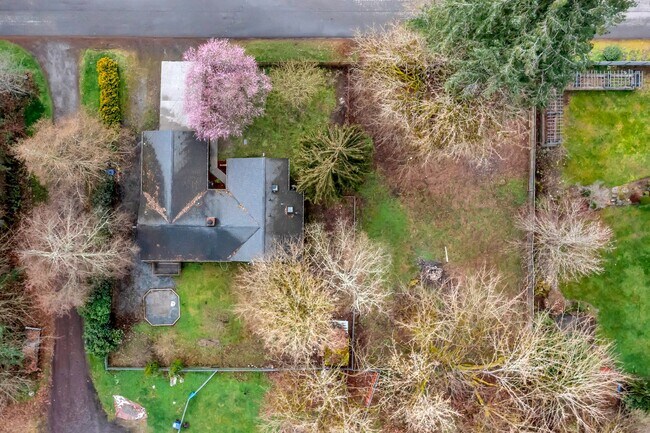 Building Photo - Auburn Area Rambler on dead end-street