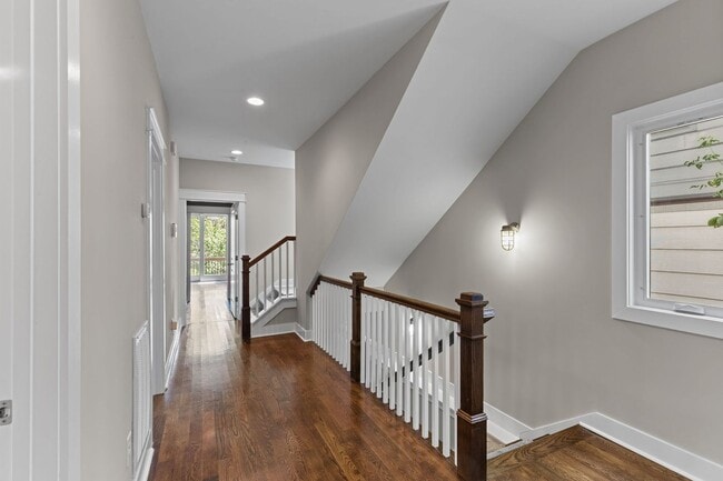 Building Photo - 4 Bedroom/ 2.5 Bath Home in East Nashville...