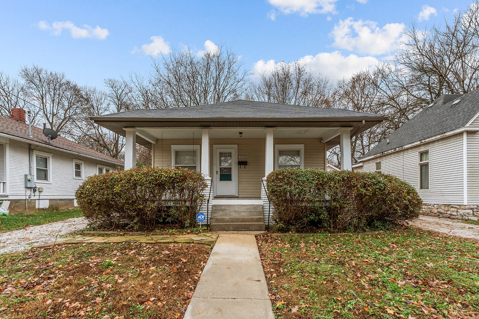 Building Photo - 1520 E Cairo St