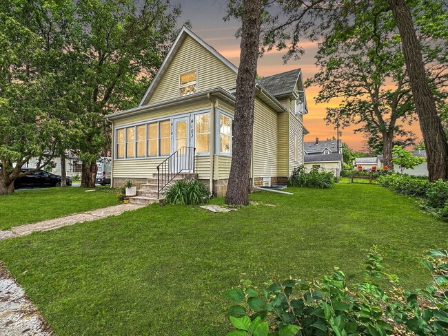 Building Photo - 4101 38th Ave S