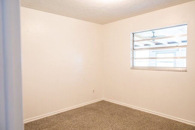 Building Photo - 912 Plato Ave