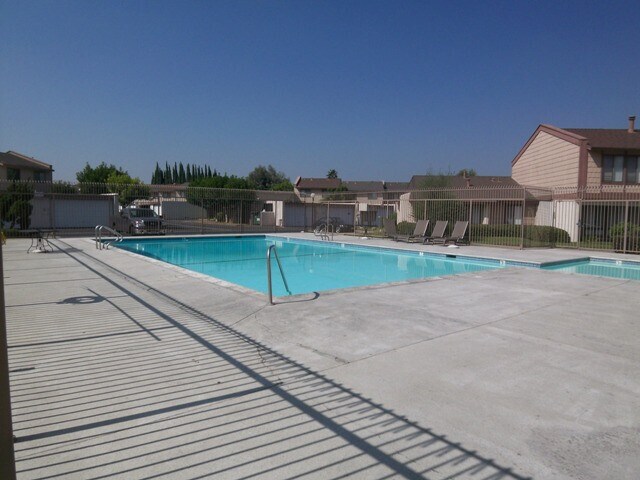 Building Photo - Two Story 4 BR 2.5 BA Condo With 2 Car Garage