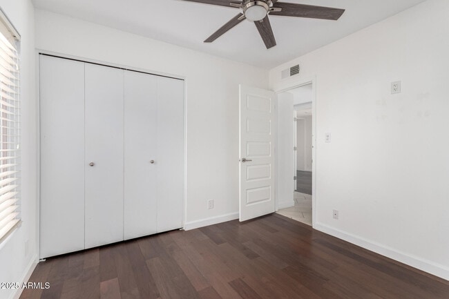 Building Photo - 9245 E Laurel Ln