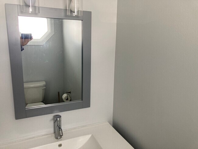 Building Photo - 55 Empire St