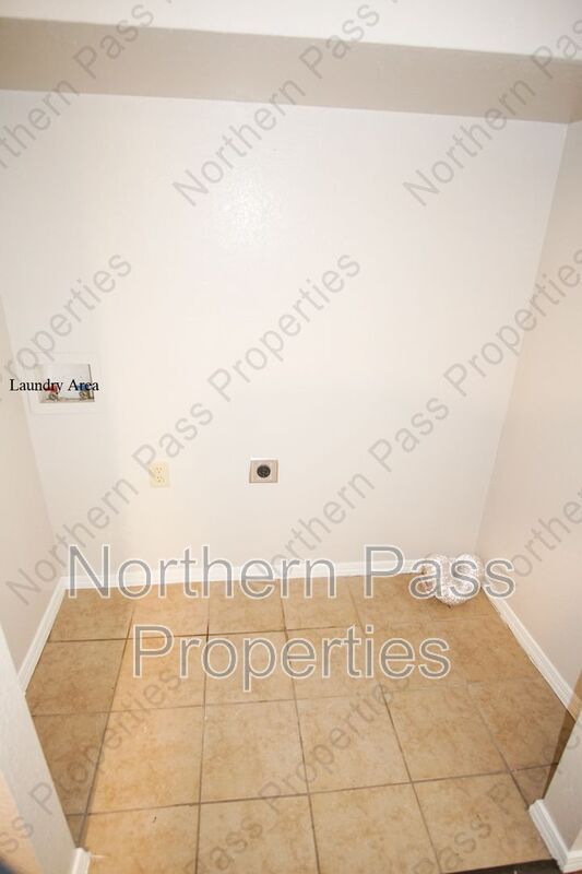 Building Photo - 3403 Pershing Dr