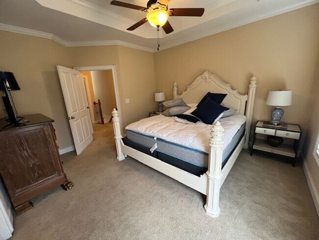 Building Photo - 2 bed 2.5 Condo- Great Location!