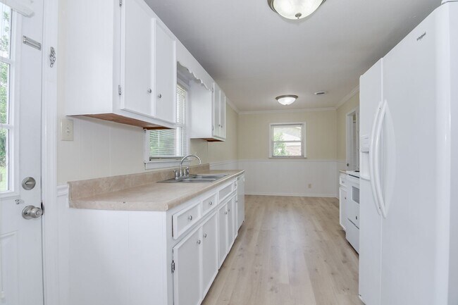 Building Photo - 3 Bedroom Ranch