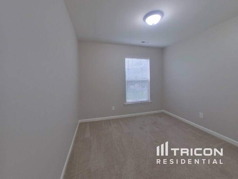 Building Photo - 2521 Wingdale Dr